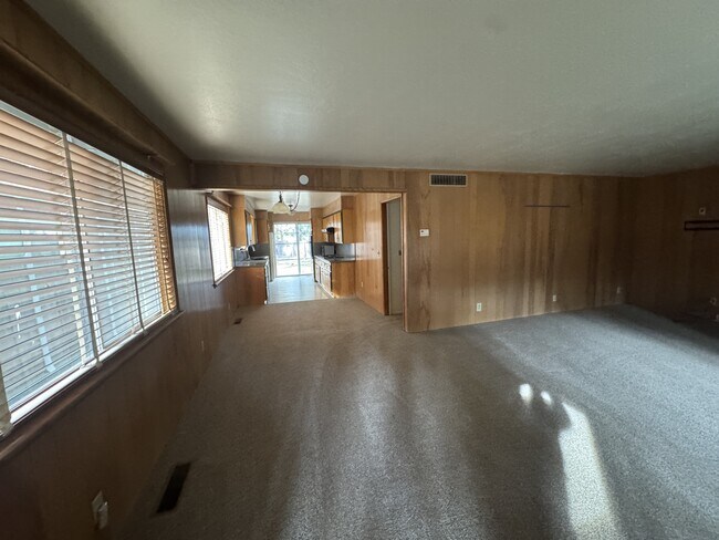 Building Photo - 865 Stanford Ave