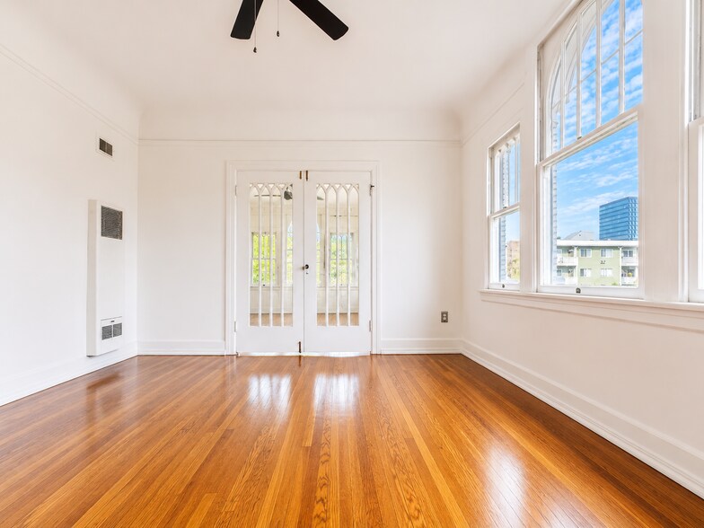 Building Photo - 361 S Berendo St