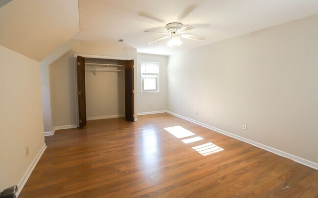 Building Photo - 809 Houndslake Dr