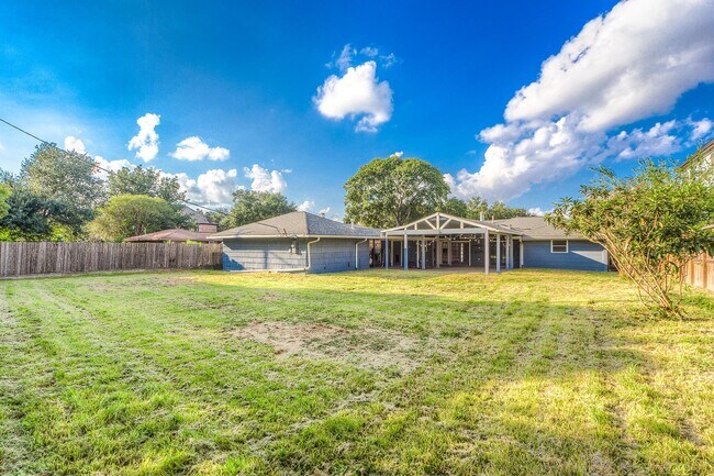 Building Photo - 3627 Tartan Ln