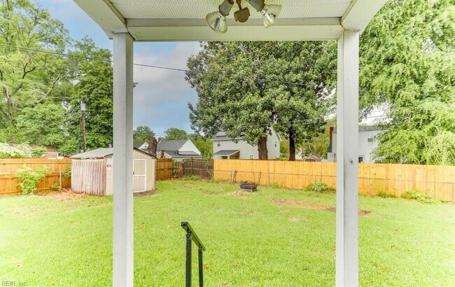 Building Photo - 7725 Fayver Ave