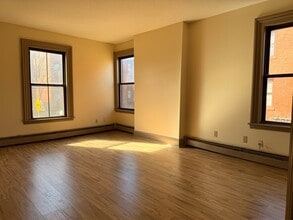 Building Photo - 44 Alden St