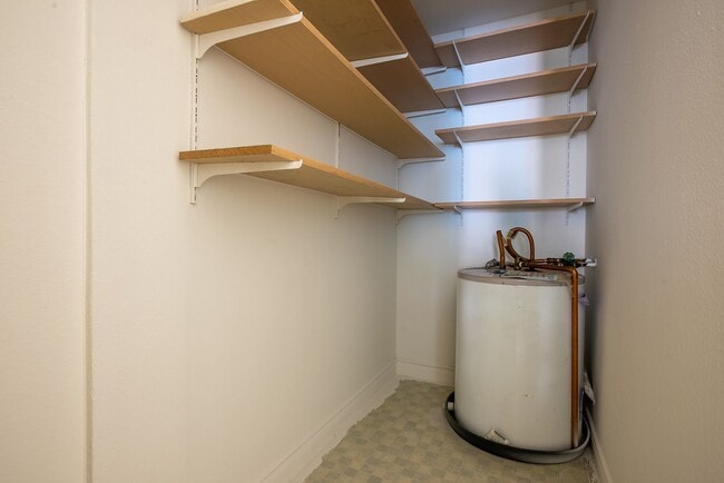 Building Photo - Modern Loft On First Hill!