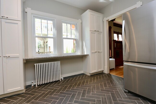 Building Photo - 2223 Harriet Ave