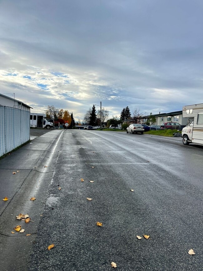 Building Photo - 410 Flower St