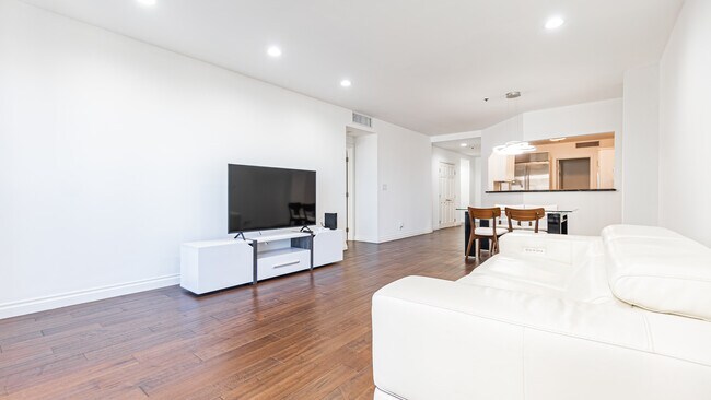 Livingroom - 10724 Wilshire Blvd