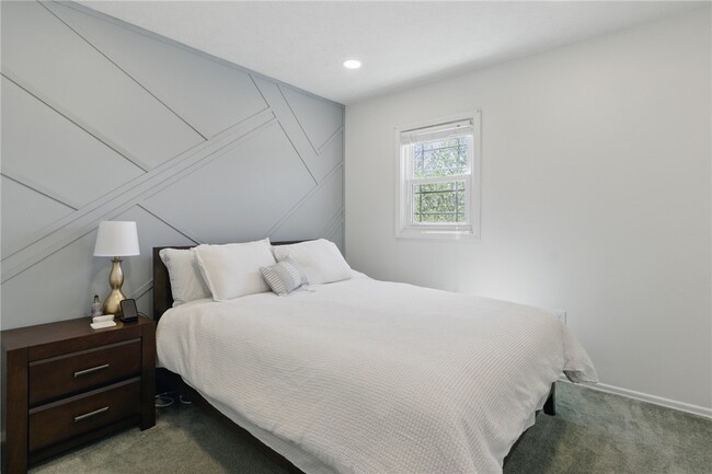 Building Photo - 12 White Oak Bend