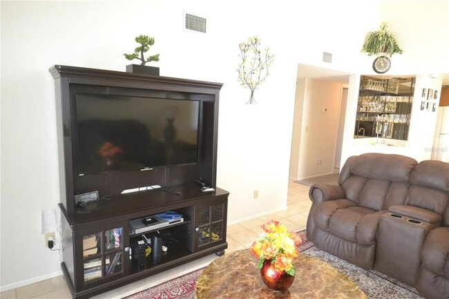 Building Photo - 336 Woodlake Wynde