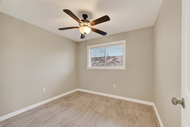 Building Photo - 7814 Pin Oak Dr