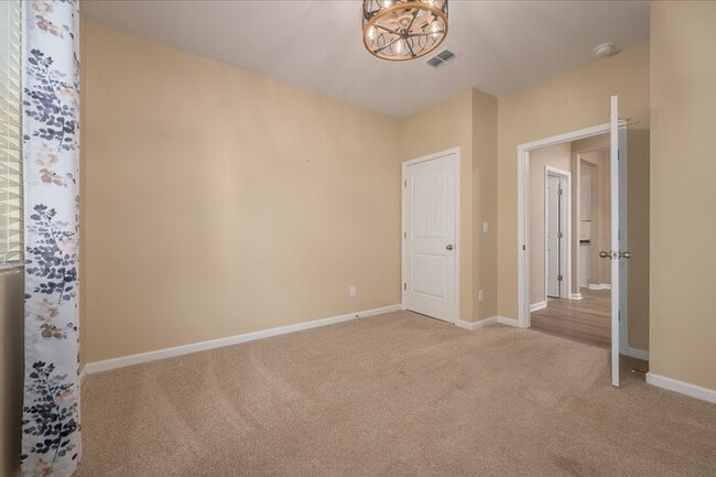 Building Photo - 700 Pintail Pointe