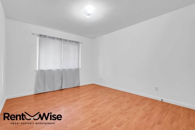 Building Photo - 214 Miramar Ave