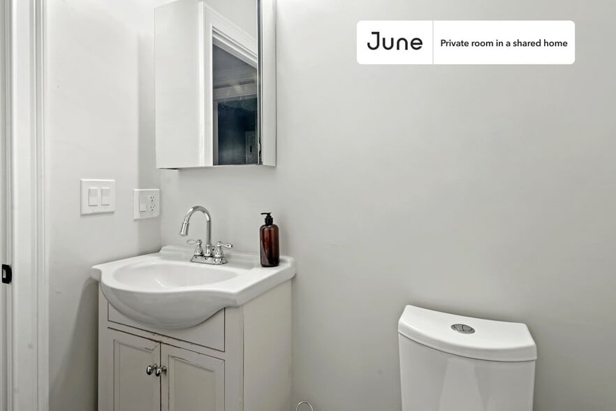 Building Photo - Room in Shared 4 bed/1.5 bath home