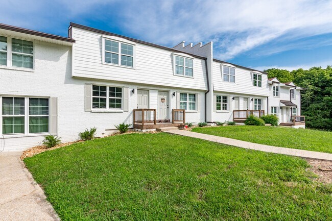 Building Photo - 400 Gallery Ln