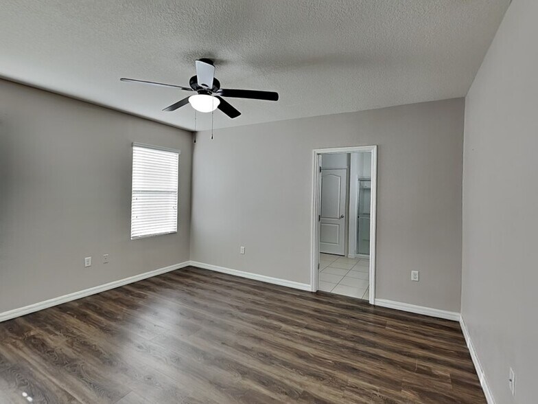 Building Photo - 3074 Brenton Manor Loop