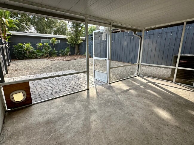 Building Photo - 804 E South St