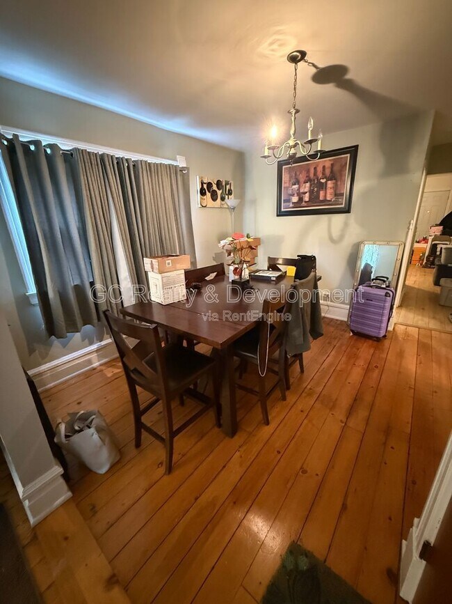 Building Photo - 111 Des Plaines Ave