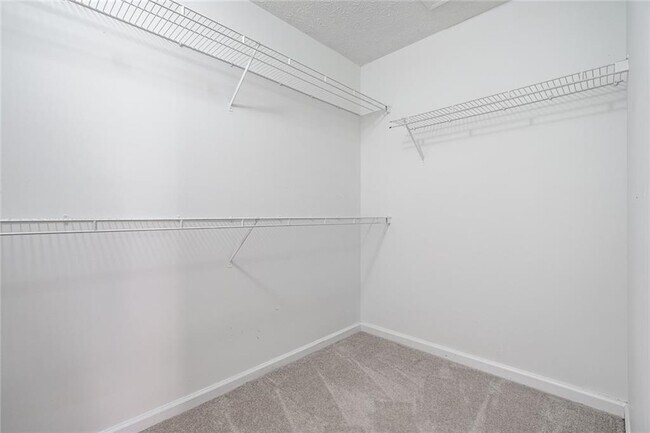 Building Photo - 2493 Barndale Dr