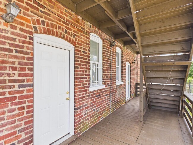 Building Photo - 204 Wellford St