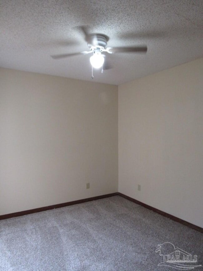 Building Photo - 2025 Cambridge Cir