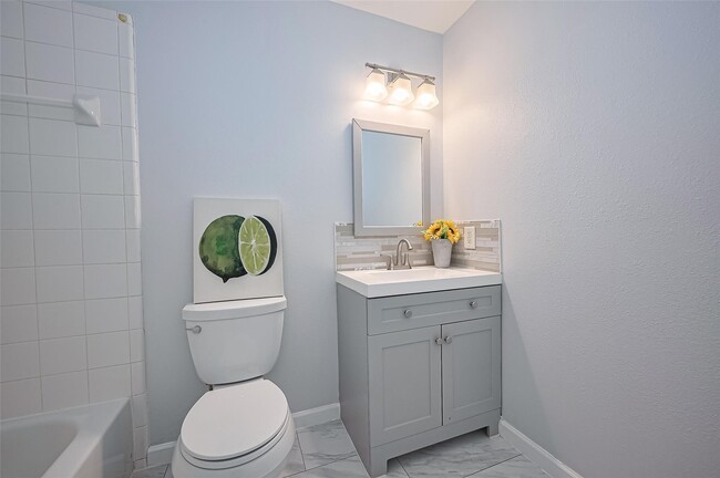 Building Photo - 5914 Clerkenwell Dr