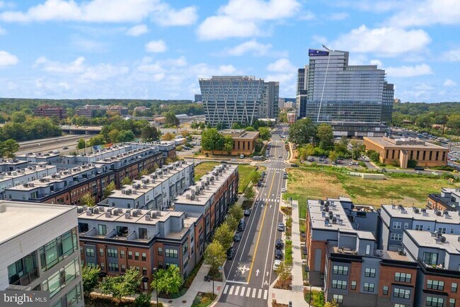 Building Photo - 1862 Michael Faraday Dr.