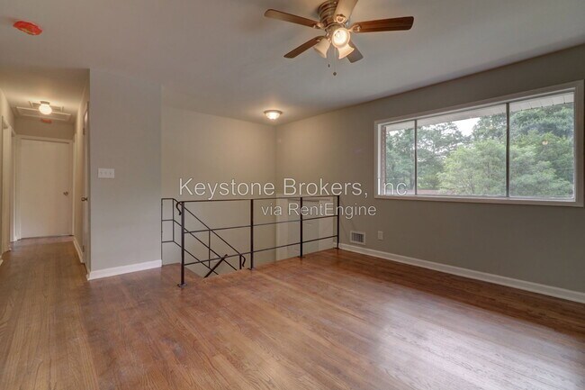 Building Photo - 1387 Willow Dr