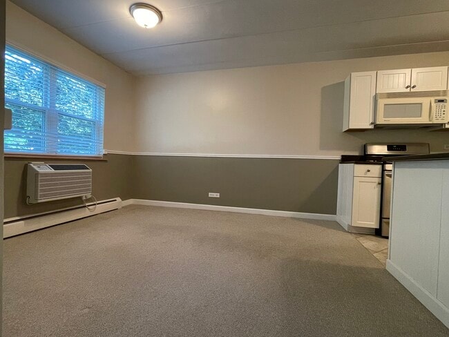 dining - 120 N Lincoln Ln