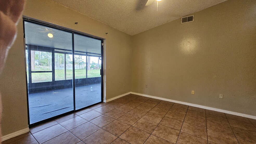 Building Photo - 1371 Melshire Ave