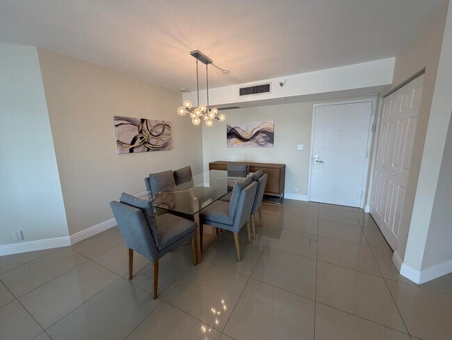 Building Photo - 3530 Mystic Pointe Dr