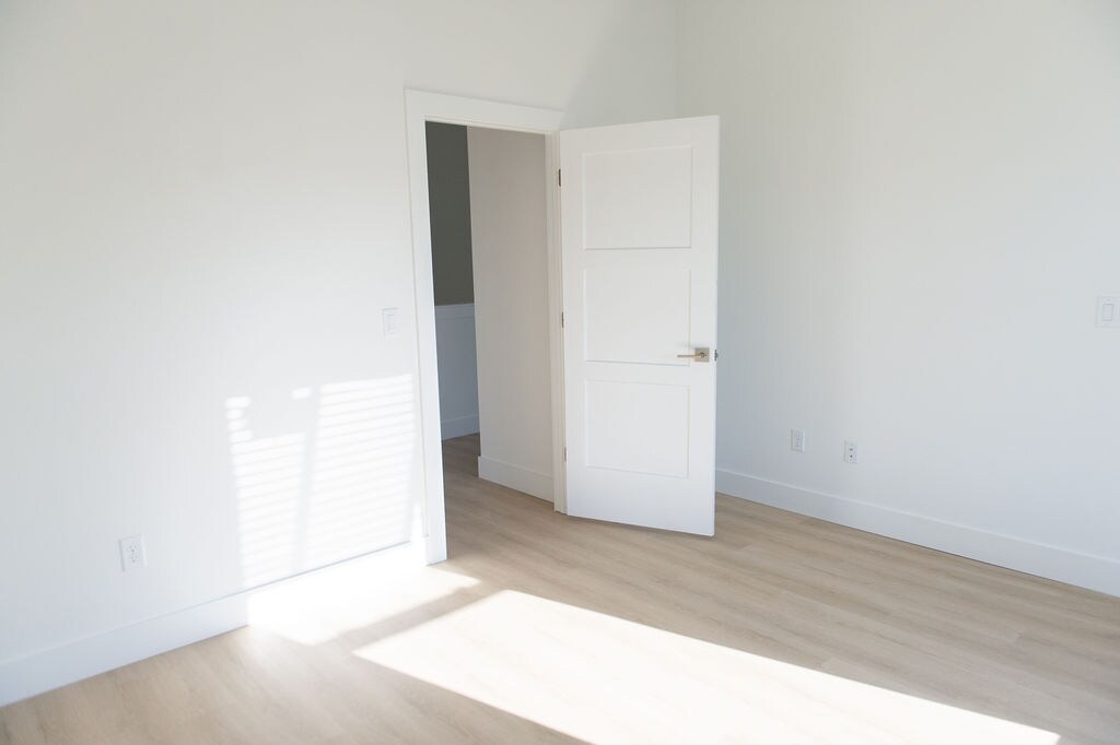 Building Photo - 3820 Pompano Dr SE