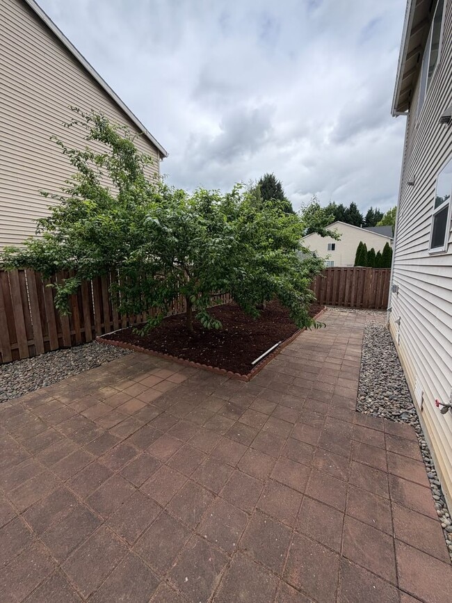 Building Photo - 6108 NE 84th Ave