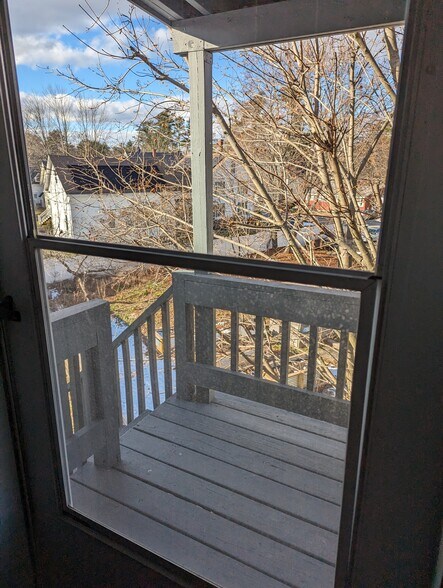 Building Photo - 8 Pleasant St