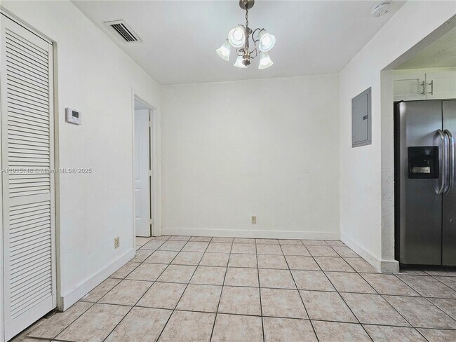 Building Photo - 5820 SW 27th St