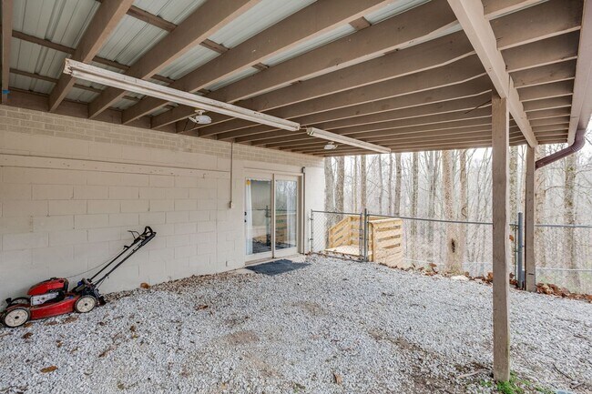 Building Photo - 514 Longview Dr
