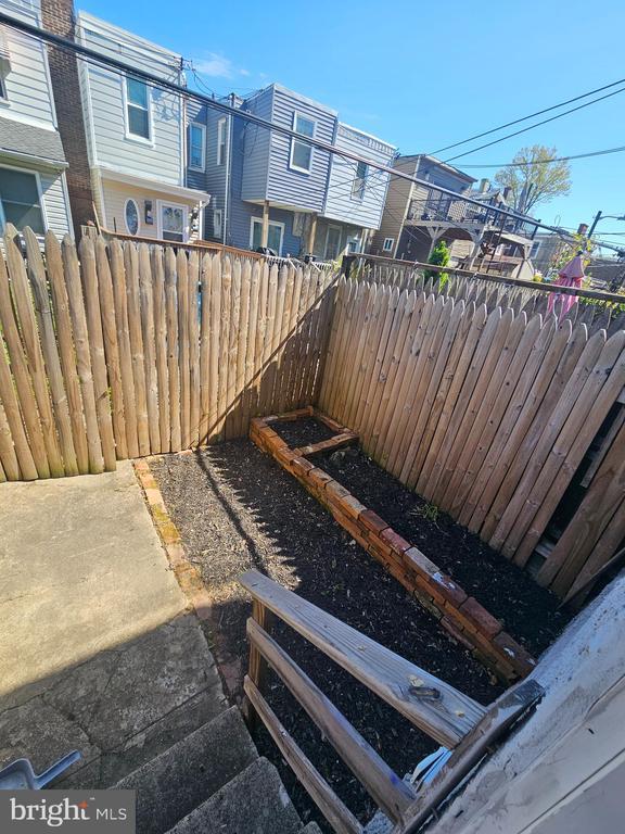 Building Photo - 150 E Pleasant St