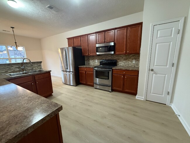 Building Photo - 102 Privett Ct