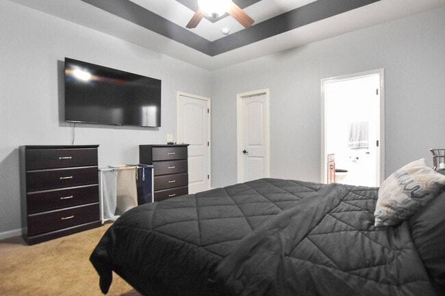 Building Photo - Pet Friendly Three Bedroom with Bonus!