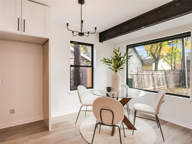 Building Photo - 10055 Woodland Village Dr