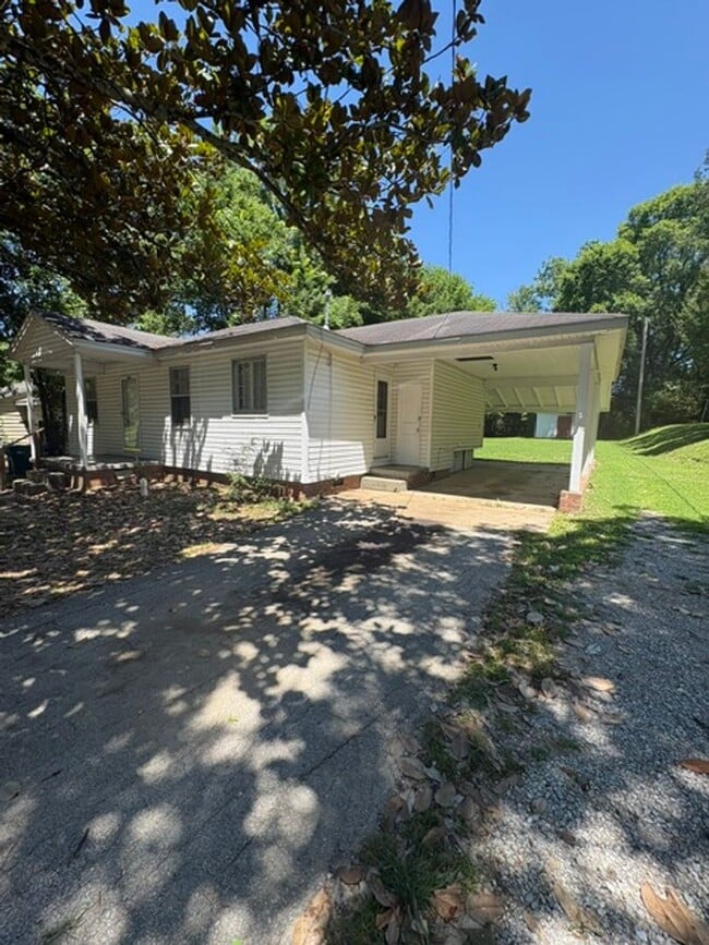 Building Photo - Renovated 2 Bedroom 1 Bath Home for Rent!!