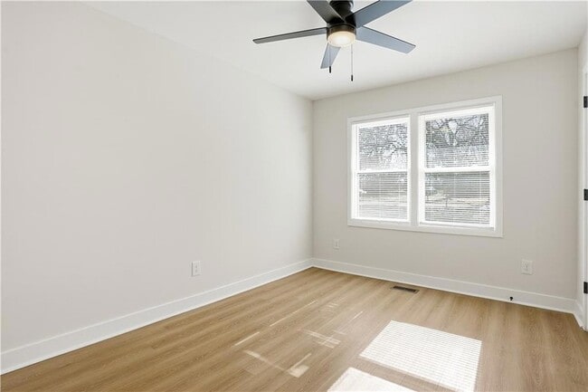 Building Photo - 127 Perry St