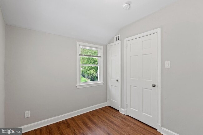 Building Photo - 4816 Woodlawn Dr