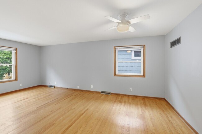 Building Photo - 4538 N Larkin St