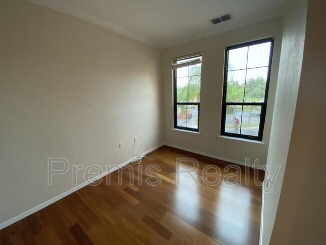 Building Photo - 2722 Via Tivoli