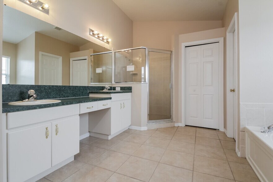 Building Photo - 13731 Ogakor Dr