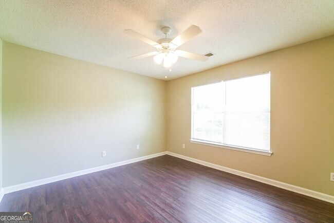 Building Photo - 1214 Foxwood Dr