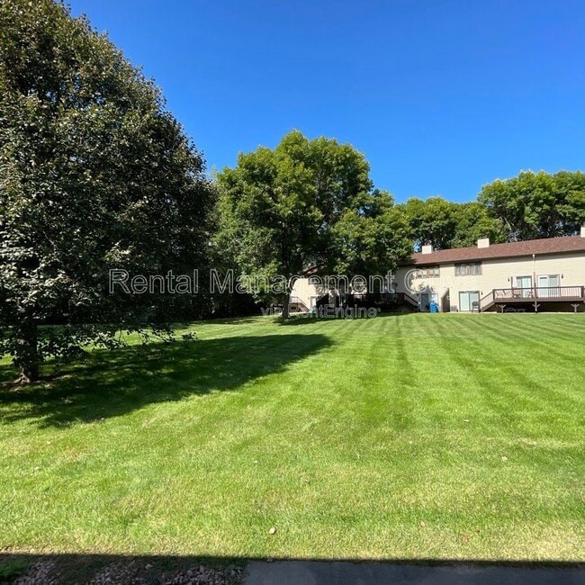 Building Photo - 8693 Maplebrook Pkwy N