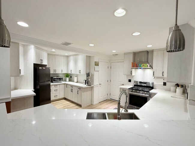 Building Photo - A stunning home in desirable Stendahl Ridge!