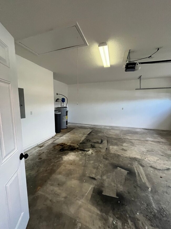 Building Photo - 206 Royal Palms Ave