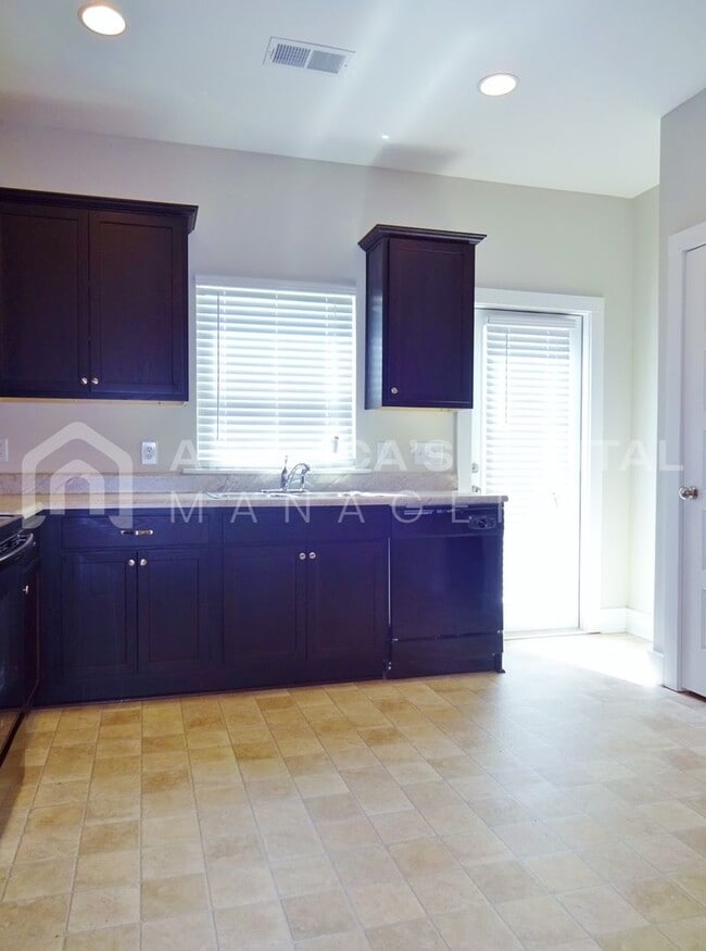 Building Photo - Home for Rent in McCalla! AVAILABLE NOW!! ...