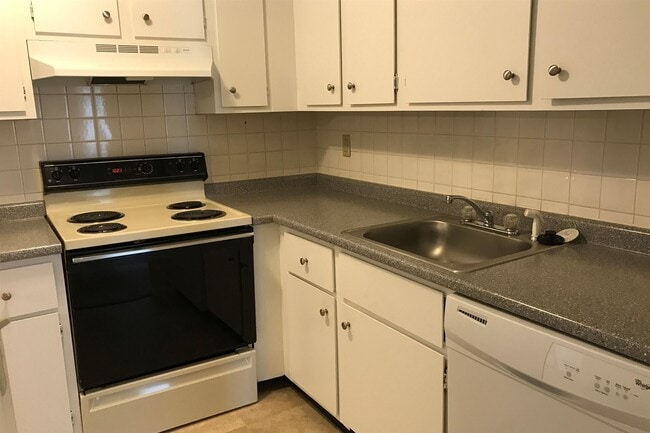 Building Photo - 95 Powers St